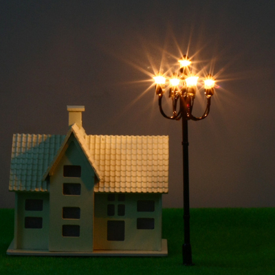 China Luz miniatura luminosa del farol del modelo de la calle de T52 6V los 7cm para la disposición del tren proveedor