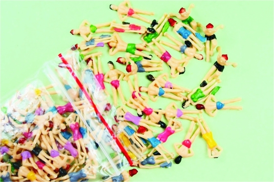 China La natación arquitectónica de la pintura de la gente del modelo de escala del 1:100 figura el 1.8cm proveedor