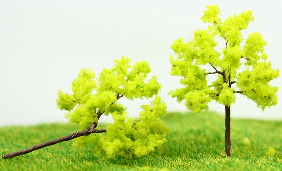 China Personalizada en miniatura modelo árboles amarillo verde Avenida metálica árbol 5 cm proveedor