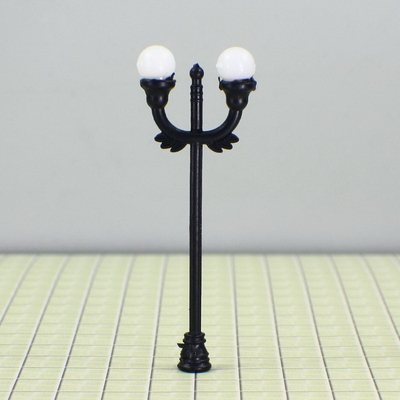 China Personalizado n escala tren diseño iluminación calle modelo poste de luz 7 cm proveedor