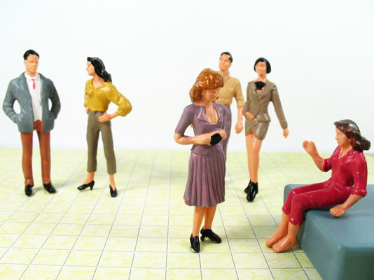La gente arquitectónica roja/del negro de escala del modelo modela figuras de la gente proveedor