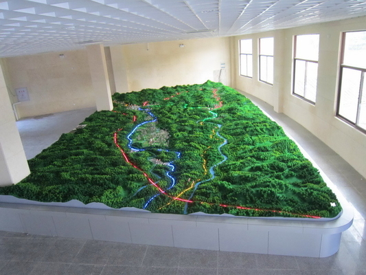 Paisaje miniatura del modelo de escala para la tierra usando modelo complejo proveedor