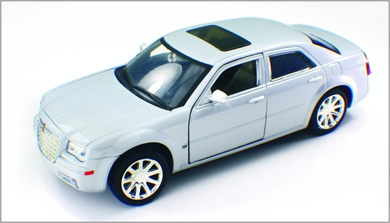 La aleación del 1:24 muere los coches modelo de encargo elegantes Chrysler 300C de escala del molde proveedor