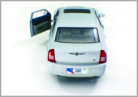 La aleación del 1:24 muere los coches modelo de encargo elegantes Chrysler 300C de escala del molde proveedor