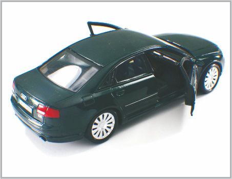 1/24 fundió los coches modelo de encargo negros brillantes Audi A8 de escala a troquel de la aleación como a casa Decoratio proveedor