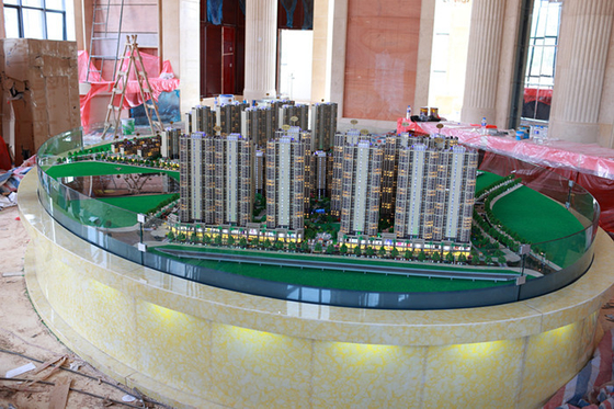 Modelo arquitectónico del paisaje hecho a mano que hace la escala de la exhibición del paisaje proveedor